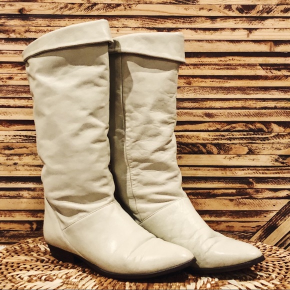 Vintage Shoes - :7: {VINTAGE}⚡️Mistee : Cuffed cream calf boots!